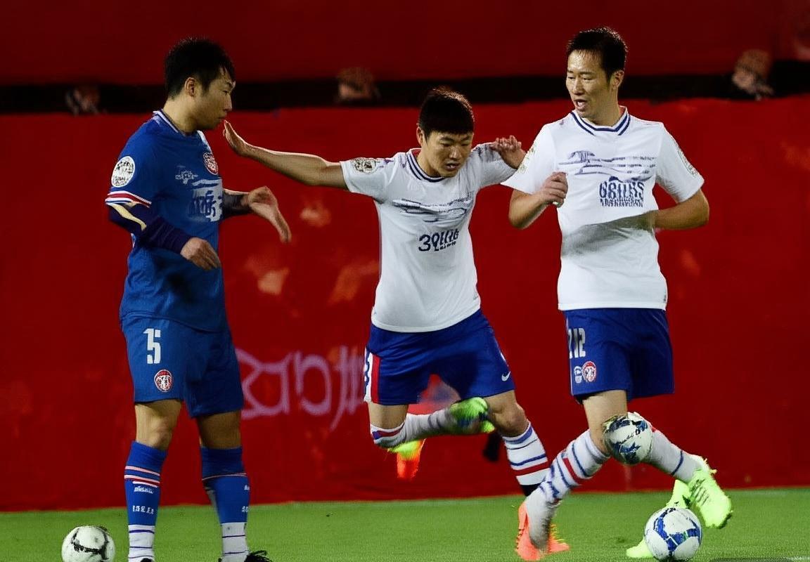 巴黎圣日耳曼vs曼联：欧冠巅峰对决战略解析(图2)